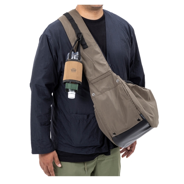 【マンダリンブラザーズ】ジョイントボトルホルダー カラナビ付だからバッグにも取り付け可能