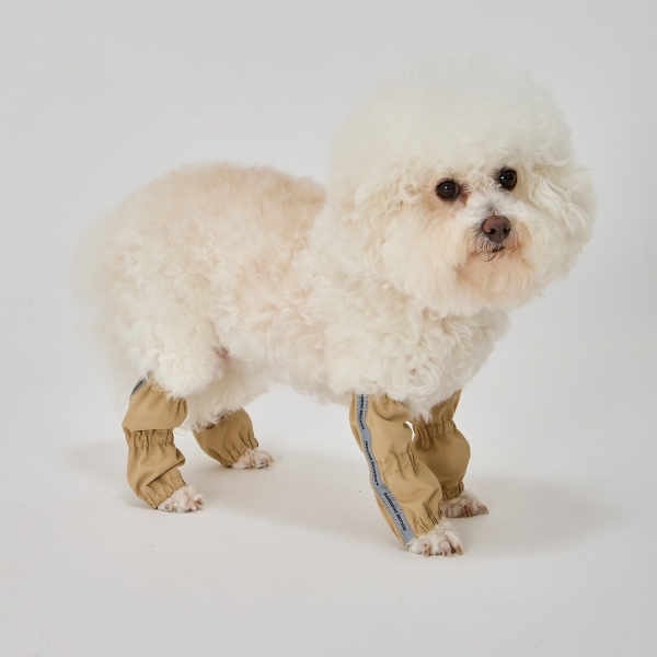 【マンダリンブラザーズ】　レインレッグカバー ベージュ ※モデル4.5ｋｇ Mサイズ着用