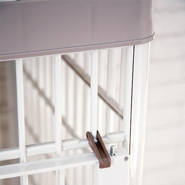 プラケージ 2段タイプ※リニューアル前の色です。 扉を開けた状態で固定するストッパー付き。