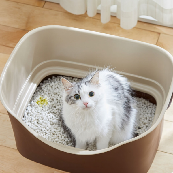 マジカルサンド （紙猫砂） 白い紙砂だから、尿色チェックができます。
