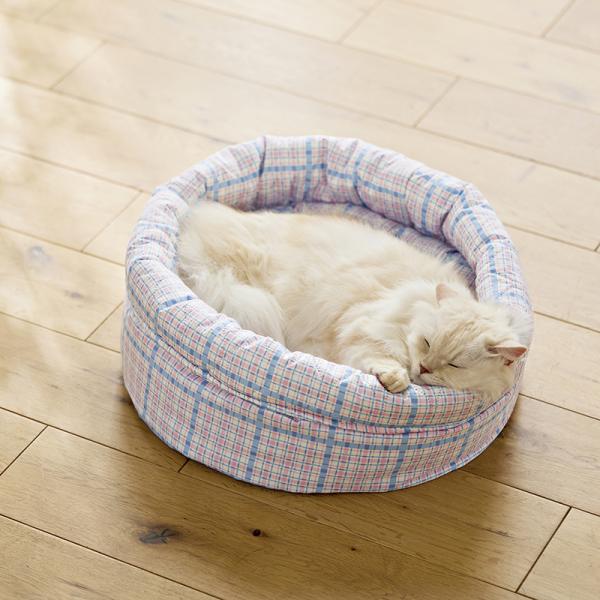 洗える　まあるいベッド ブルーチェック・モデル体重4.1㎏