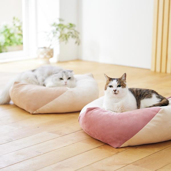 ふわふわお手玉クッション 左／ベージュ・右／ピンク