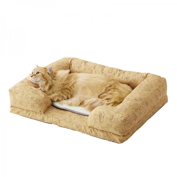 ★リバーシブルぬくぬくマット S／モデル体重：5.7kg　※ベッドは別売です