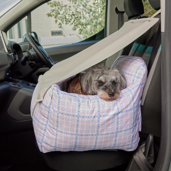 洗える あごのせふかふかドライブベッド ブルーチェック＋サンガード（別売）サンガードは遮光カーテン生地を使用。車内に差し込む直射日光からガードできます。