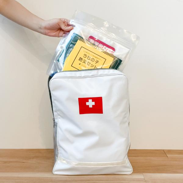 うちの子防災セット 飼い主さんの防災バッグに入れられる大きさです。