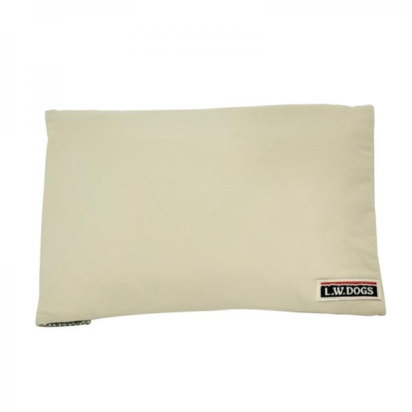 【犬と生活】冷却保冷クールマット カバーは接触冷感・はっ水加工の生地を使用。サラッとしているから抜け毛が付きにくい。