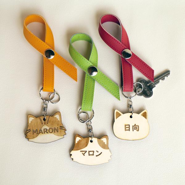 うちの猫 木製チャーム リボンキーホルダー （左から）オレンジ・ロング白トラ／グリーン・ロングミケ／レッド・白＆ベージュ