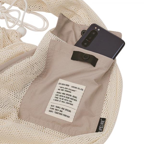 ミルアウトドアメッシュスリング スマホが入るポケット付き。