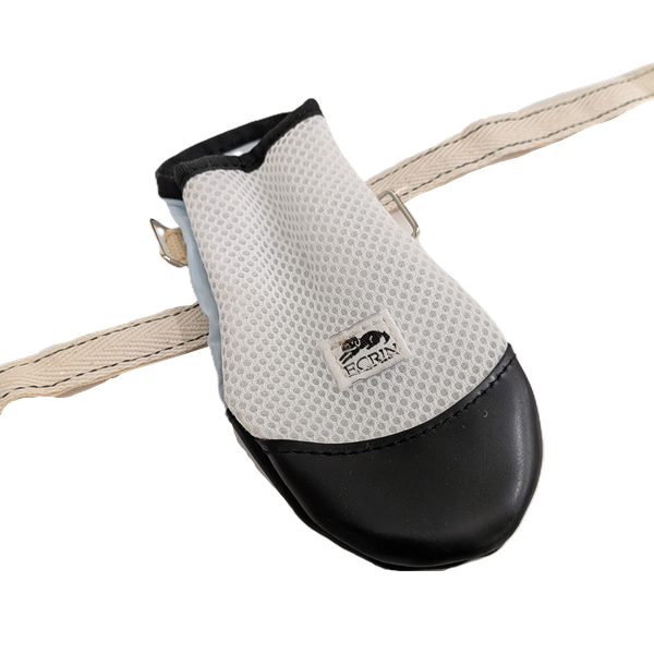 快適な靴　屋外用  前面はメッシュ素材で通気性バツグン