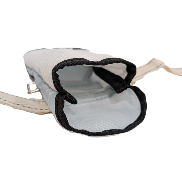 快適な靴　屋外用  履き口ががばっと開くので、足を入れやすい。