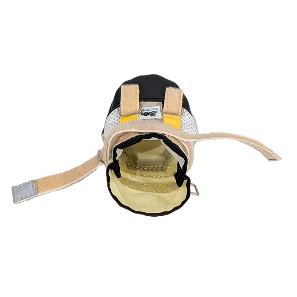 快適な靴　ナックリング用 履き口ががばっと開くので、足を入れやすい。