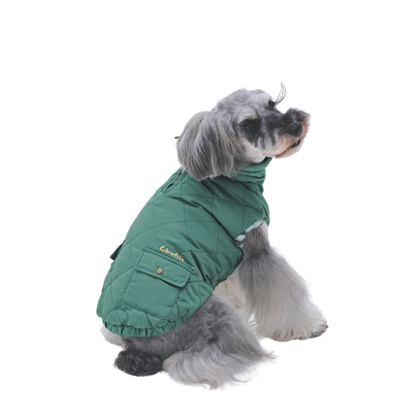 【Cinofilo（チノフィロ）】はっ水中綿キルトハイネック ディープティール （バスト46cmのサイズを着用 /モデルサイズ：バスト46cm）