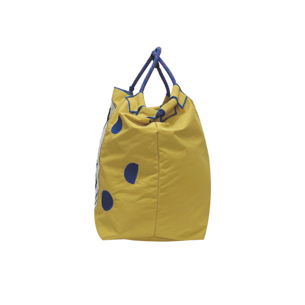 エイトビギンバッグ キャット マチ付きでたっぷり入る。