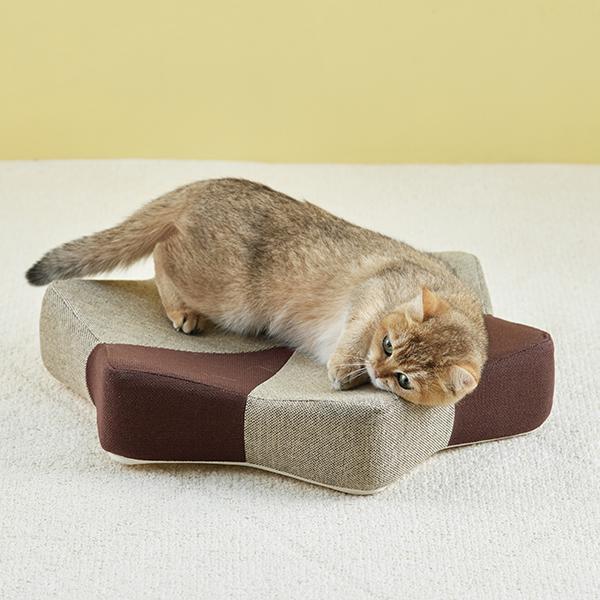 爪とぎクッション　ガリぼろスター ごろんも楽しいにゃ