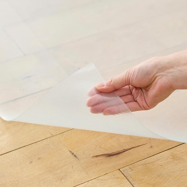 透明滑り止めマット 裏面も滑り止め加工でマットがズレにくい。