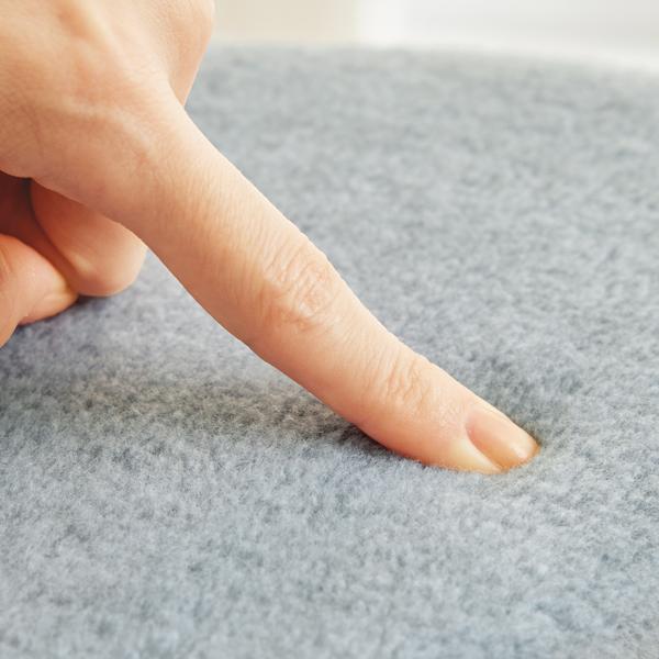 キャットタワー プティ（高さ63cm　据え置き型　日本製　シニア猫　子猫） 棚板部分はクッション性があり衝撃を吸収。愛猫の足腰に優しい。 