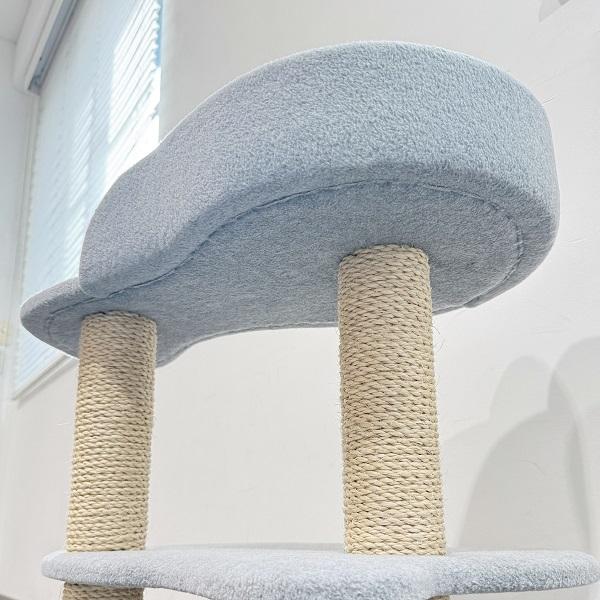 キャットタワー プティ（高さ63cm　据え置き型　日本製　シニア猫　子猫） 裏面もボア生地が貼られており高級感があります。