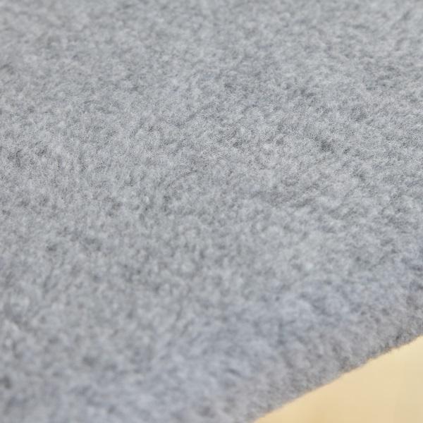 キャットタワー プティ（高さ63cm　据え置き型　日本製　シニア猫　子猫） ふわふわの肌ざわりのフリース素材。静電気が起きにくい加工を施しています。