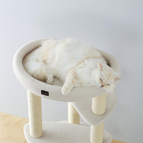 キャットタワー リズム（高さ120cm　据え置き型　日本製） あごのせがしやすいふんわりクッションのフチ付き。