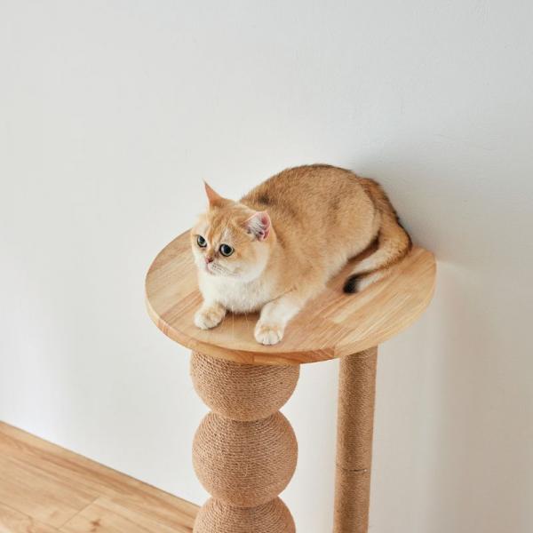 ニャンまるも爪とぎ　木目 まったり、のびのび。天面が広くなりました。