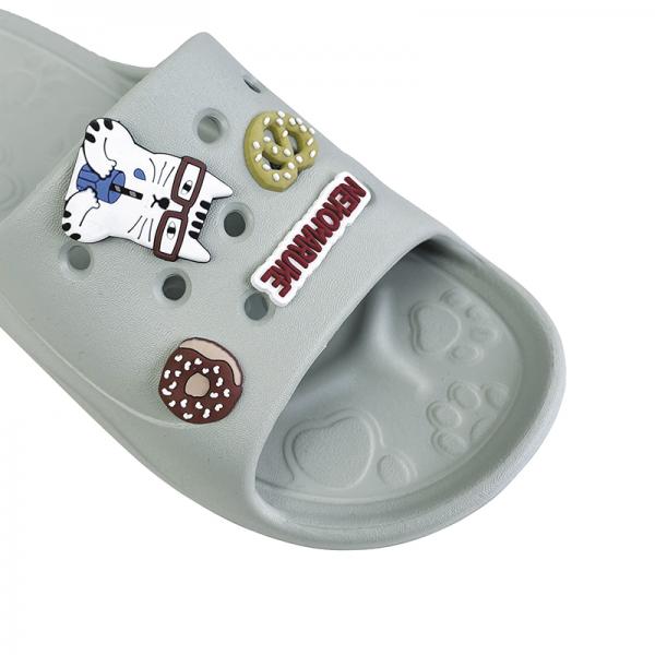 ネコまるけ　モチーフサンダル 立体的でぷっくり可愛いチェーム付き