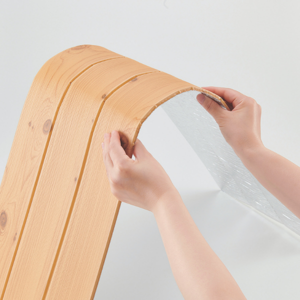 引っ掻き防止クッションシート 芯材はやわらかく、ぶつかっても痛くないクッション性。