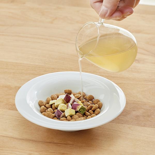 ＫＵＵＴ　ボーンブロス いつもの食事においしく水分補給！/フードやフリーズドライにかけて、ふやかして食べることもできます。