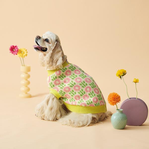 【PEPPY　LIFE】着せるのらくちんウェア（背中開き） フラワーニット(バスト52のサイズを着用 モデルサイズ：バスト51cm)