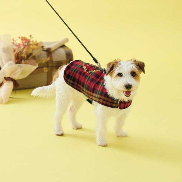 【PEPPY　LIFE】着せるのらくちんウェア（マントタイプ） レッドチェック（バスト40のサイズを着用　モデルサイズ：バスト40cm）