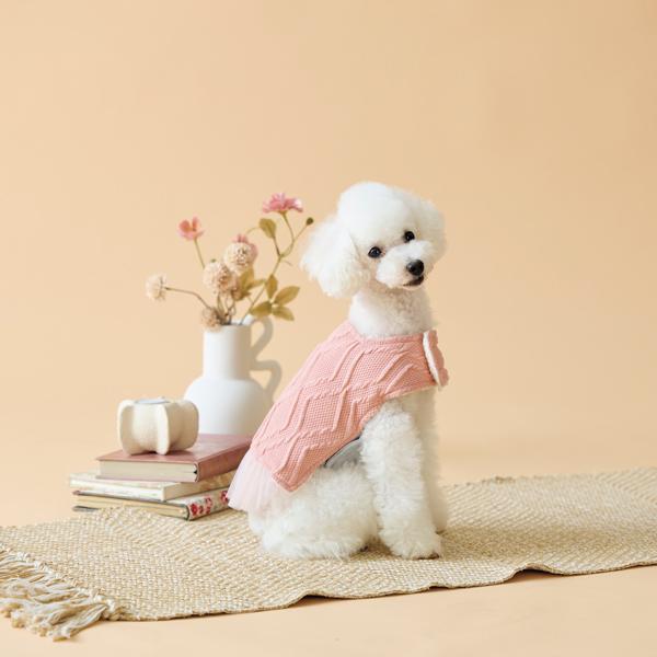 【PEPPY　LIFE】着せるのらくちんウェア（マントタイプ） くすみニット（バスト36のサイズを着用　モデルサイズ：バスト33cm）