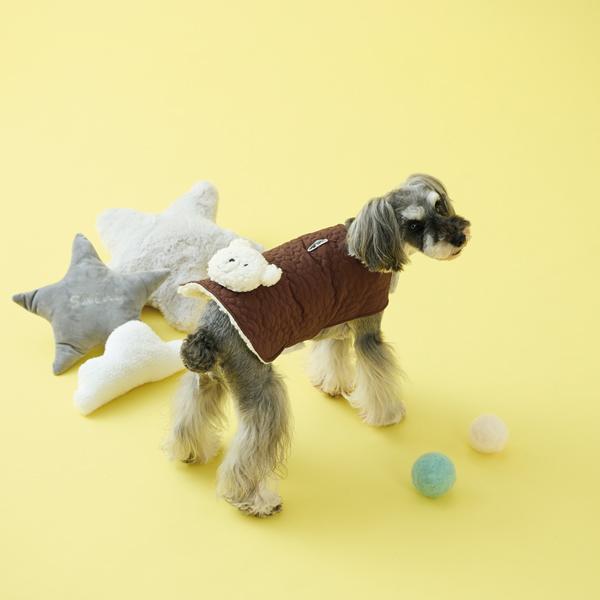 【PEPPY　LIFE】着せるのらくちんウェア（マントタイプ） キルトくま（バスト46のサイズを着用　モデルサイズ：バスト46cm）