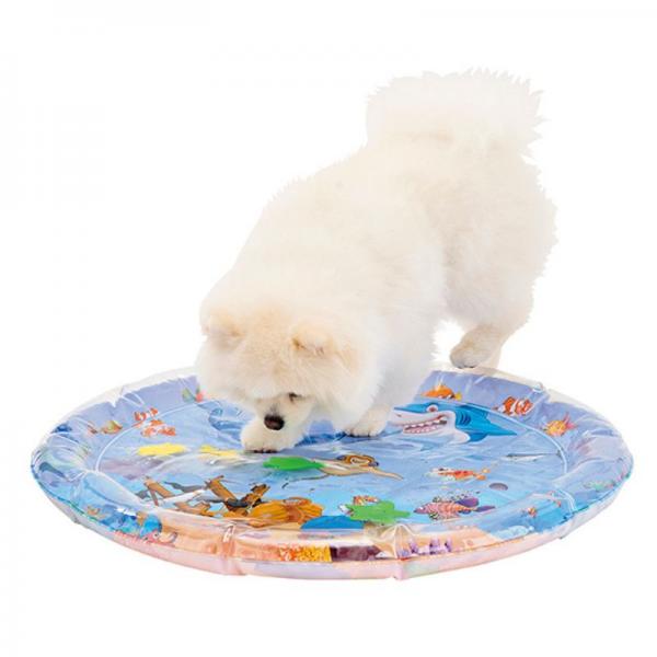 ゆらゆら☆ウォータープレイマット 水を入れるからほんのりひんやりで涼しい。