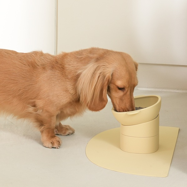 角度を調節できるシリコンフードボール 本体・レモンバター<br>※マットは付属していません