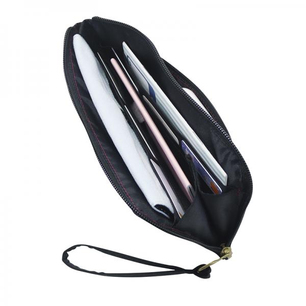 マルチケース カードポケット6つ。フリーポケット2つ。