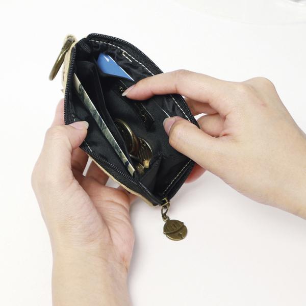 フラグメントケース カードポケット2つ。内ポケット2つ。