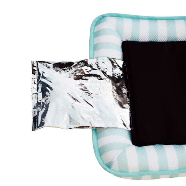 パイルマットクールジェル 裏面から底面に保冷ジェルを入れられます。