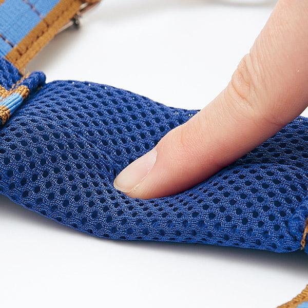 BIRDIE(バーディ) ラッセルクッションカラー ブルー／上質な厚みのメッシュ。驚くほど柔らかいメッシュ生地で愛犬を優しく包みます。