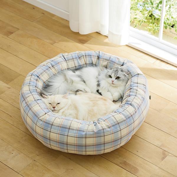 さわやかコットン ベーグルベッド　替えカバー付きセット M・マルチチェック・モデル体重（奥）3.7kg、（手前）4.1kg