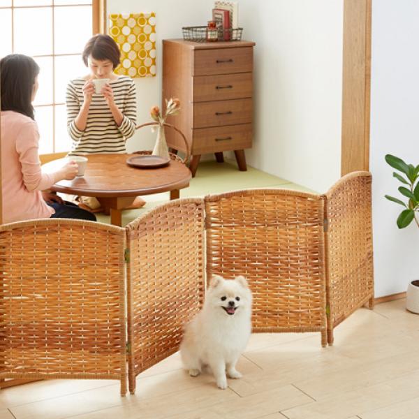 軽量ついたてゲート （ペットゲート 置くだけ） 設置可能幅が32～150cmあるため様々な場所に対応可能。