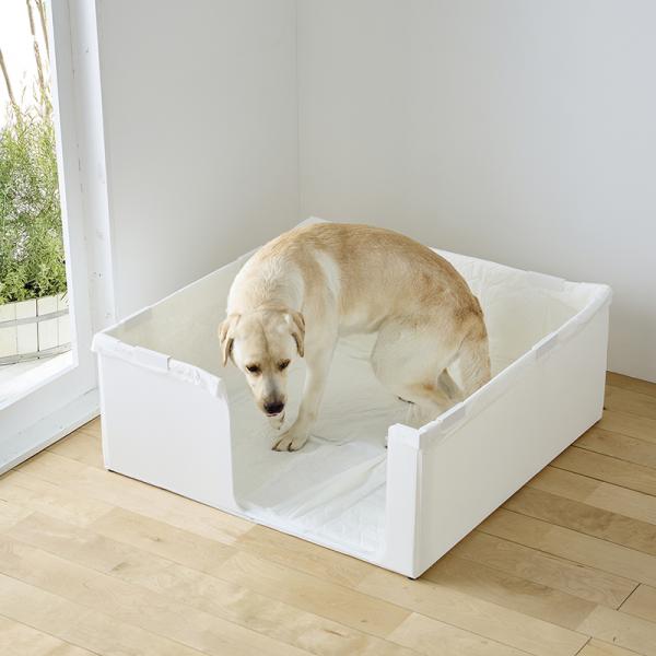 はみ出し飛び散りを防ぐ囲い付きトイレ（旧：やわらかプラダントイレ） Lサイズ／回っておしっこしたくなる形状。