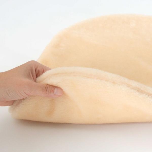 天然木キャットツリー（高さ94cm 据え置き型 天然木） 付属のボアマット。ふんわりとした程よい厚みがあります。