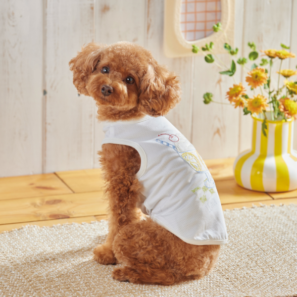 【TINOTITO（ティノティート）】レモンジュースメッシュタンク オフホワイト・Mを着用　モデルサイズ：バスト37cm