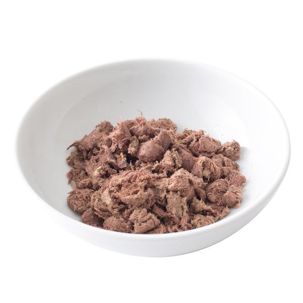 フィーラインナチュラル　フリーズドライ チキントリーツ 手で崩した状態。