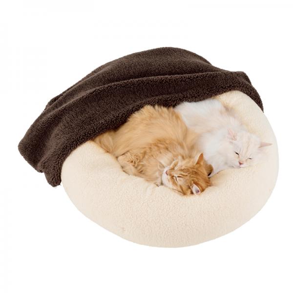 ふんわりブランケット付ベッド M・チャコール×アイボリー モデル体重：(左)5.8kg、(右)4.1kg